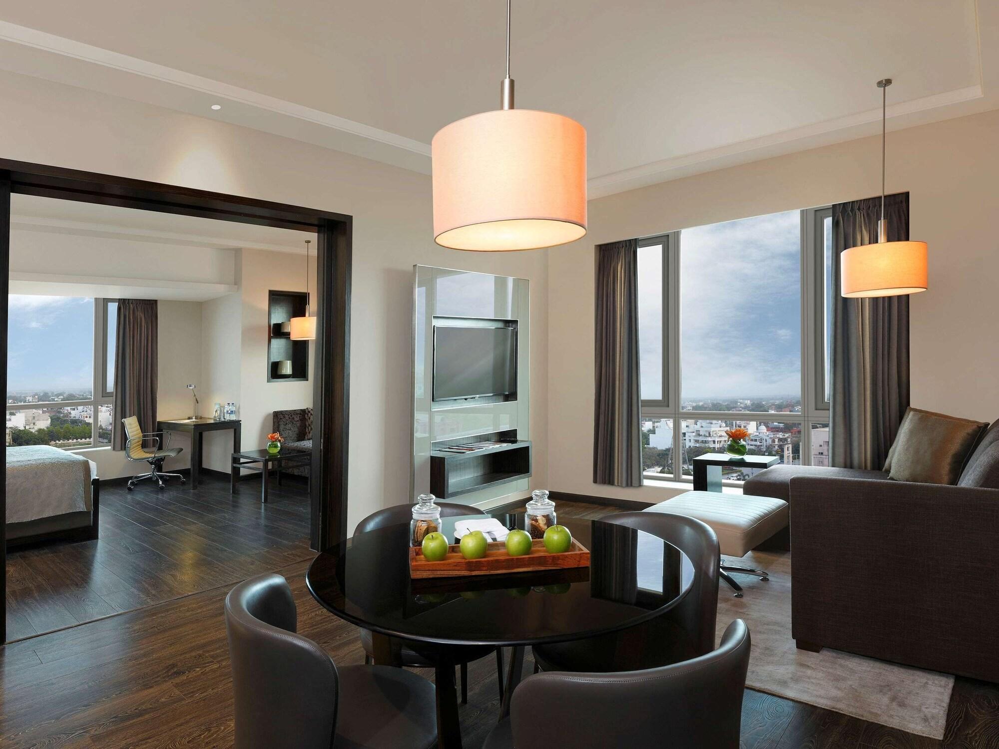 โนโวเทล ลัคนาว คมติ นคร Hotel ลัคเนา ภายนอก รูปภาพ