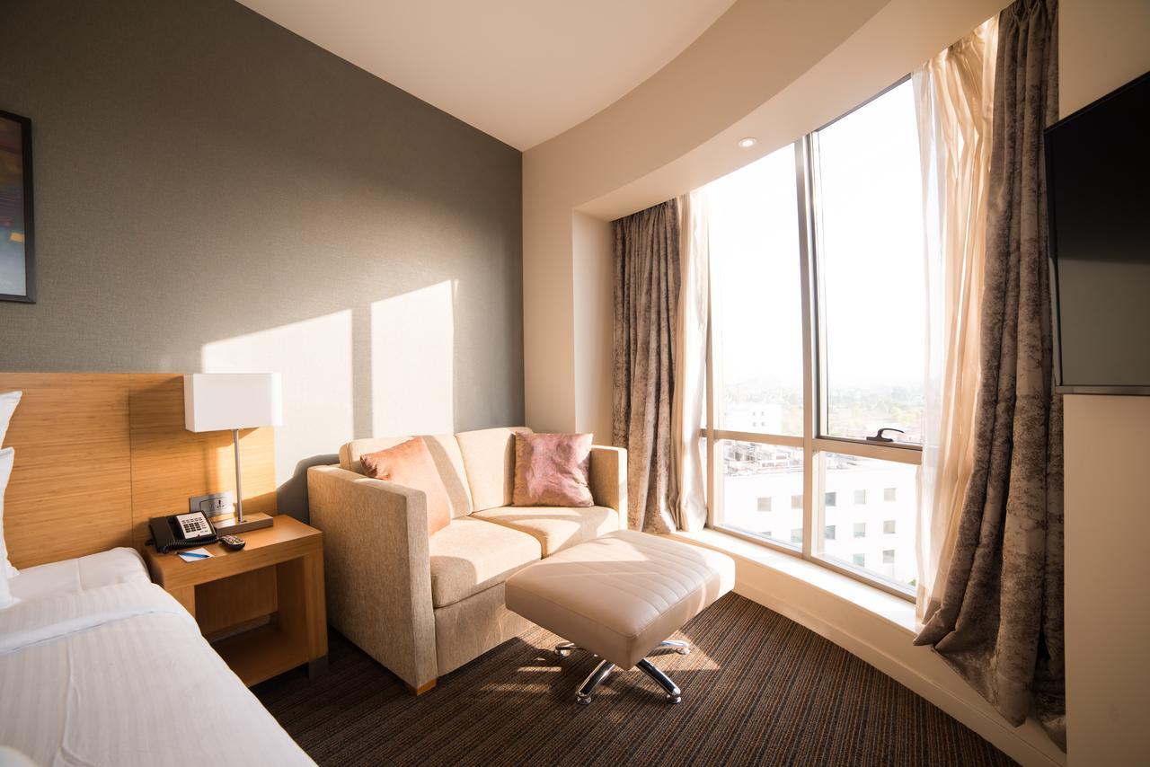 โนโวเทล ลัคนาว คมติ นคร Hotel ลัคเนา ภายนอก รูปภาพ
